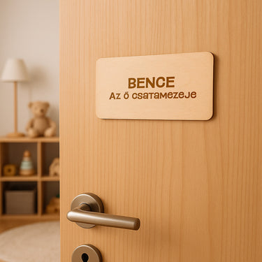 Ajtófelirat névvel és szöveggel - Fiú