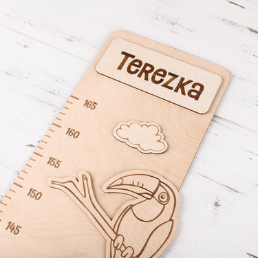 Gyermek mérőszalag a falon – állatkert